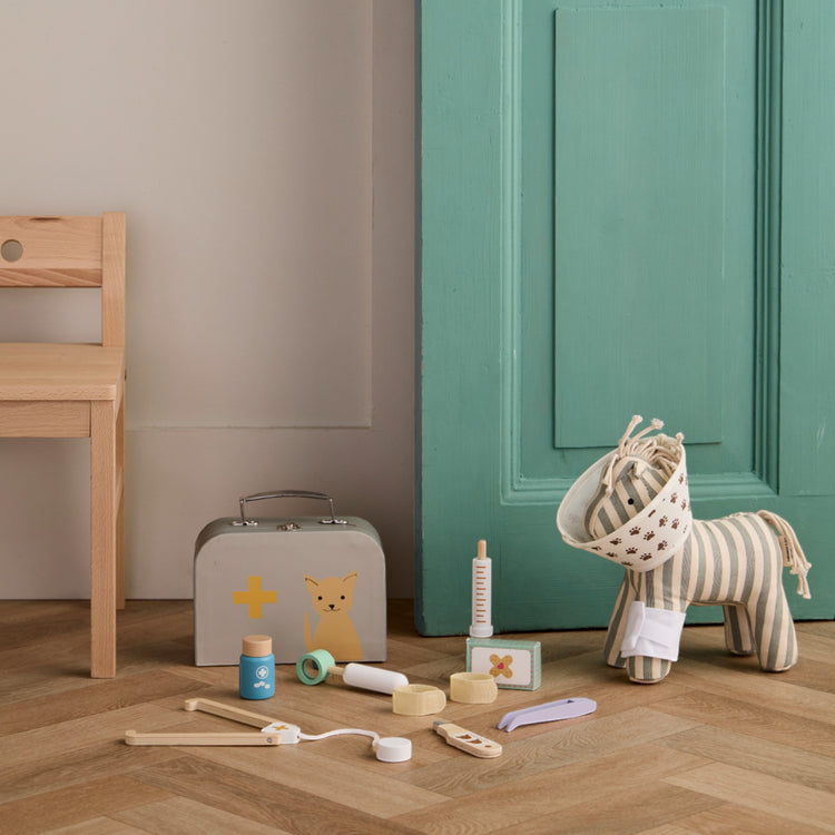 KIDS CONCEPT. Ξύλινο σετ παιχνιδιού κτηνίατρος KID'S HUB