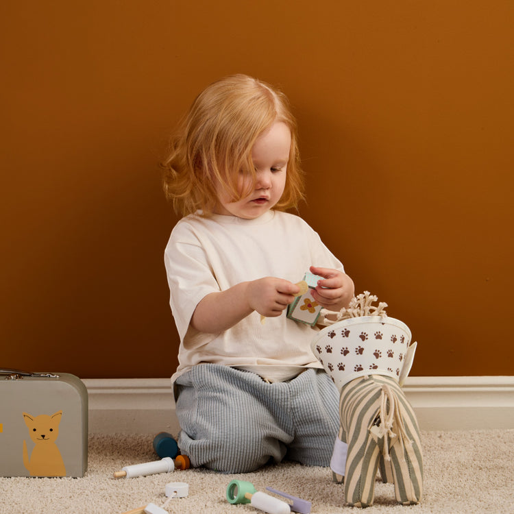KIDS CONCEPT. Ξύλινο σετ παιχνιδιού κτηνίατρος KID'S HUB