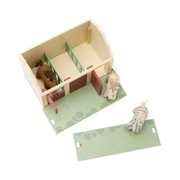 KIDS CONCEPT. Ξύλινος στάβλος με 3 αλογάκια