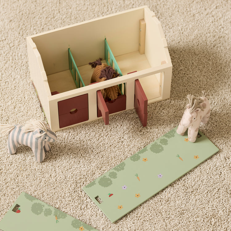 KIDS CONCEPT. Ξύλινος στάβλος με 3 αλογάκια
