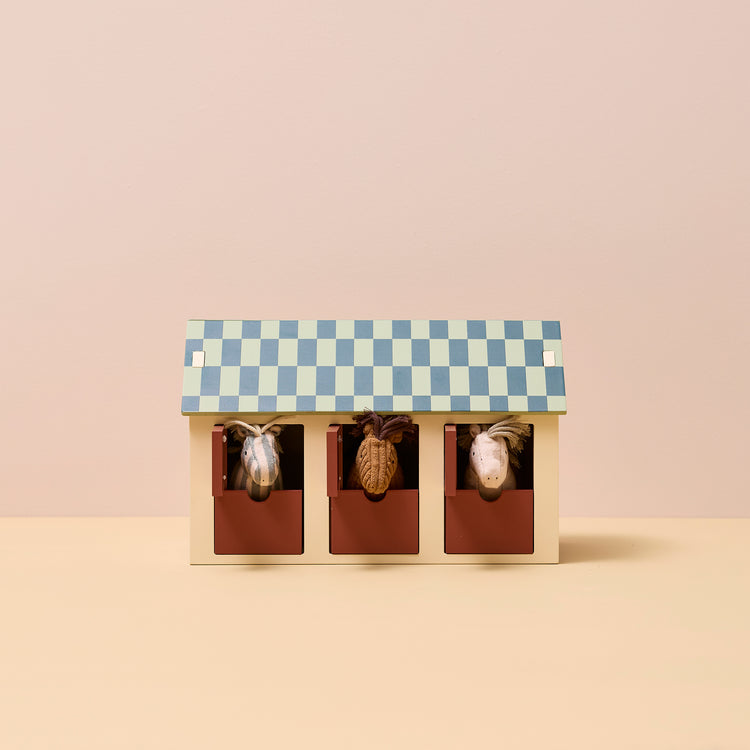 KIDS CONCEPT. Ξύλινος στάβλος με 3 αλογάκια