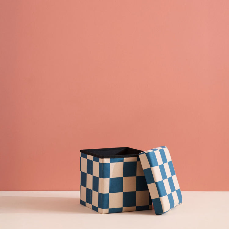 KIDS CONCEPT. Σκαμπό με αποθηκευτικό χώρο  30cm (πετρόλ-λευκό καρό)