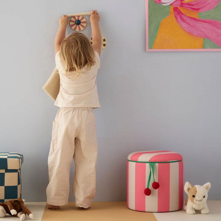 KIDS CONCEPT. Σκαμπό με αποθηκευτικό χώρο (ροζ ριγέ)