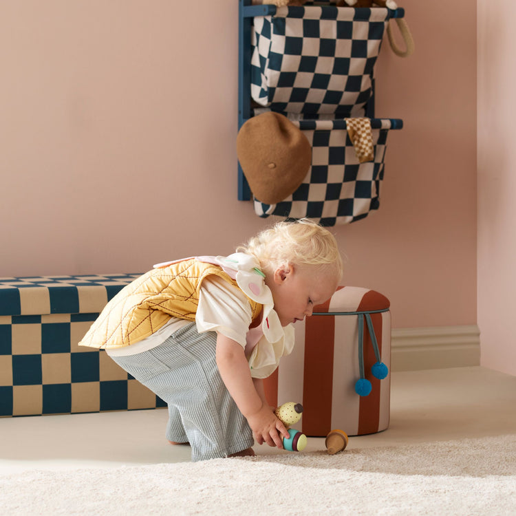 KIDS CONCEPT. Σκαμπό με αποθηκευτικό χώρο (καφέ ριγέ)