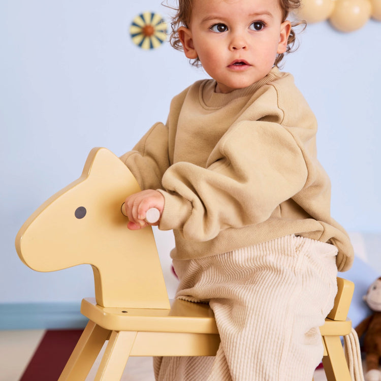 KIDS CONCEPT. Ξύλινο κουνιστό αλογάκι (μελί)