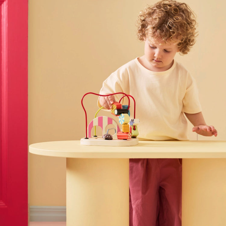 KIDS CONCEPT. Ξύλινος λαβύρινθος δραστηριοτήτων Swedish Candy