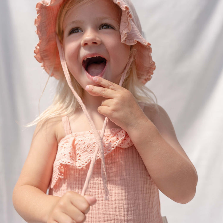 LITTLE DUTCH. Παιδικό καπέλο ήλιου από μουσελίνα Flower Pink
