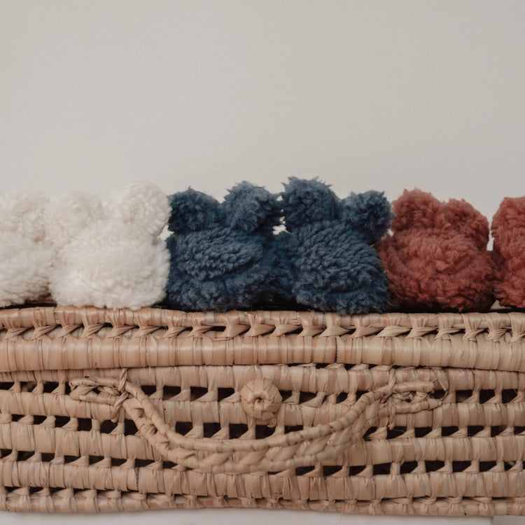 LITTLE DUTCH. Βρεφικά μποτάκια αγκαλιάς teddy Off White - Νο 2 (3-9 μηνών)