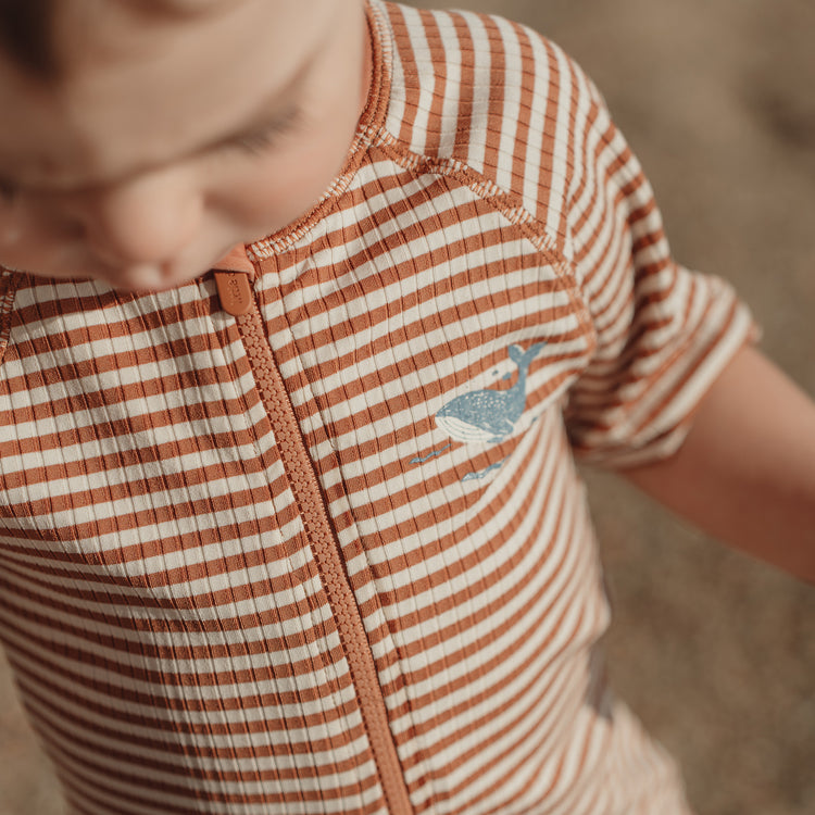 LITTLE DUTCH. Ολόσωμο κοντομάνικο μαγιό Ocean Brown Stripes