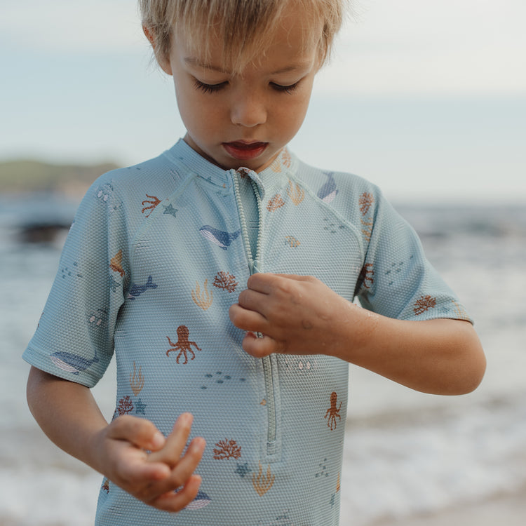 LITTLE DUTCH. Ολόσωμο κοντομάνικο μαγιό Ocean Friends