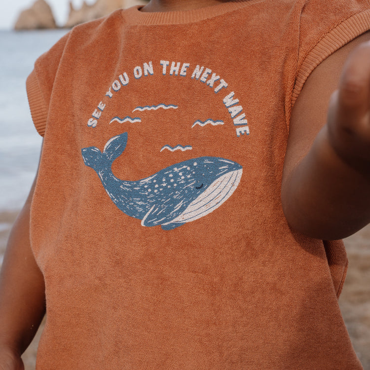 LITTLE DUTCH. Σετ αμάνικο μπλουζάκι και κοντό παντελονάκι πετσετέ Ocean World Brown