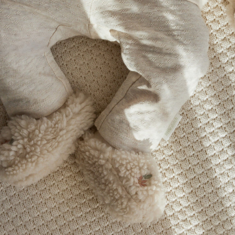 LITTLE DUTCH. Βρεφικά μποτάκια αγκαλιάς teddy Sand Flowers