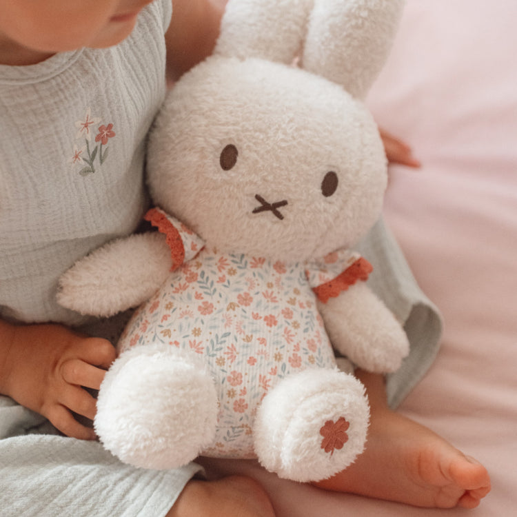 LITTLE DUTCH. Miffy Cuddle 20 cm - Lucky Blossom GRS