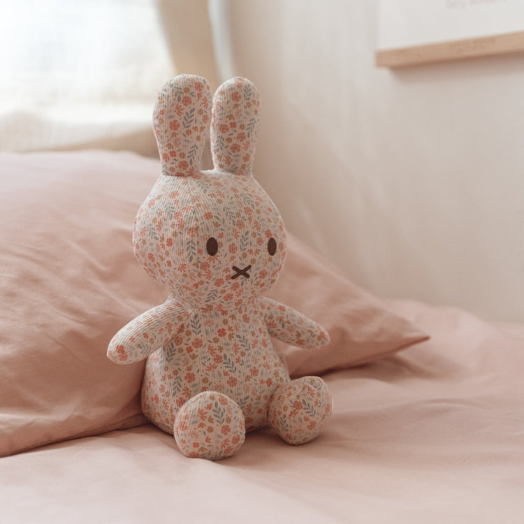 LITTLE DUTCH. Miffy Cuddle all-over print 20 cm - Lucky Blossom GRS