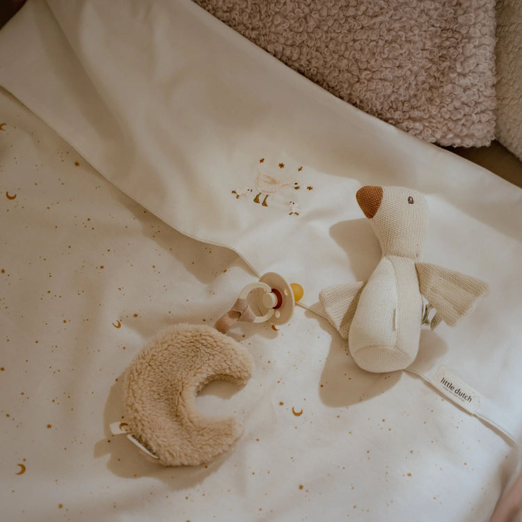 LITTLE DUTCH. Cot sheet embroidered Little Goose 110x140