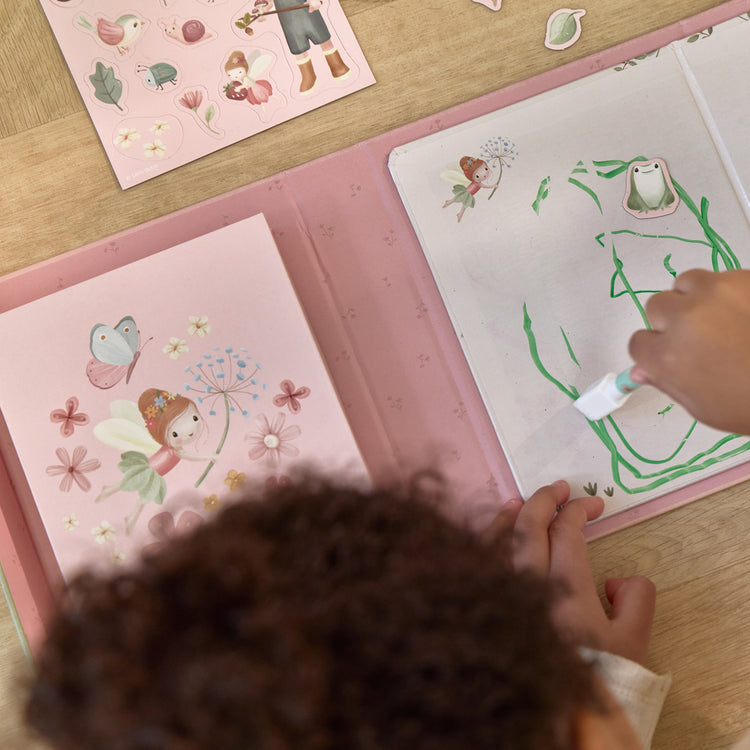 LITTLE DUTCH. Magnetic activity book Rosa