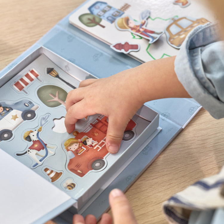 LITTLE DUTCH. Magnetic activity book Jim