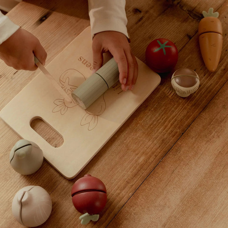 LITTLE DUTCH. Slicing vegetables FSC