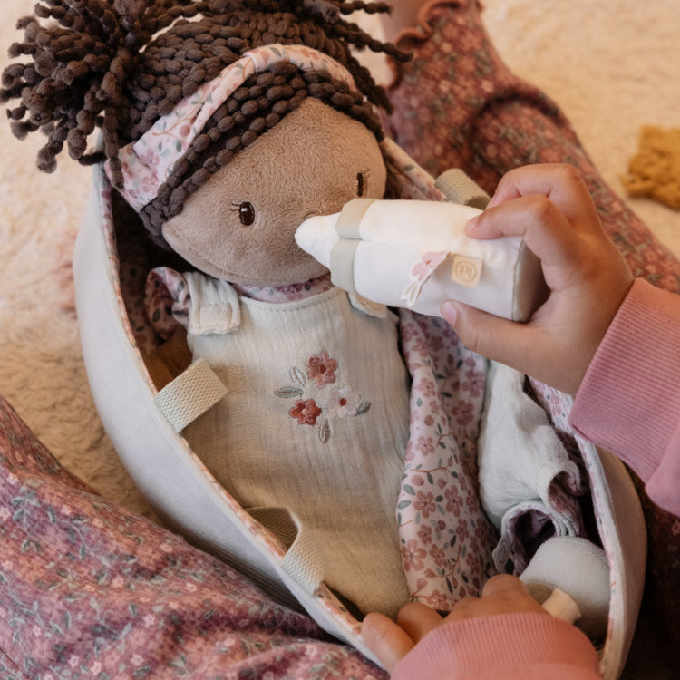 LITTLE DUTCH. Υφασμάτινο μωρό σε καλαθούνα Evi (30 εκ.)