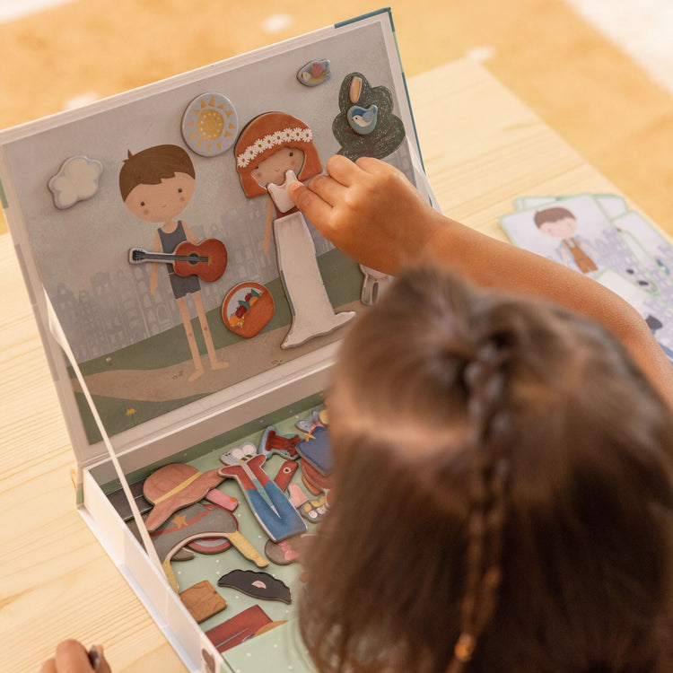 LITTLE DUTCH. Magnetic Playboard Jim & Rosa FSC