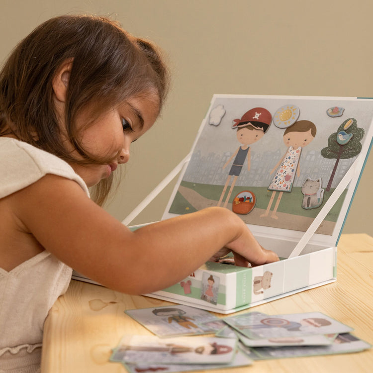 LITTLE DUTCH. Magnetic Playboard Jim & Rosa FSC