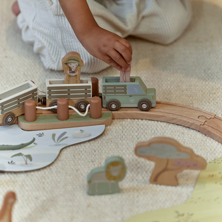 LITTLE DUTCH. Wooden train set Safari Friends FSC