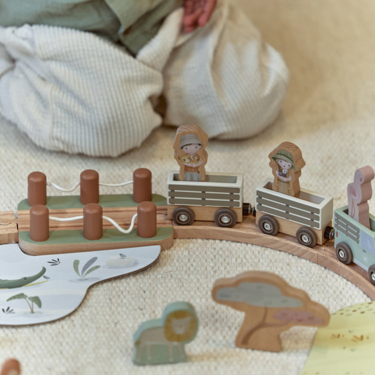 LITTLE DUTCH. Wooden train set Safari Friends FSC