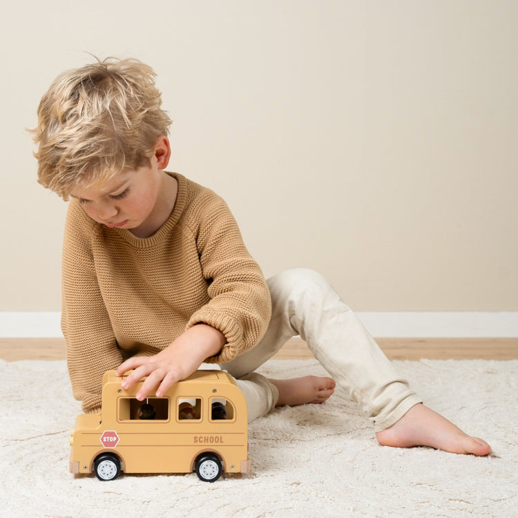 LITTLE DUTCH. School Bus with Figures FSC