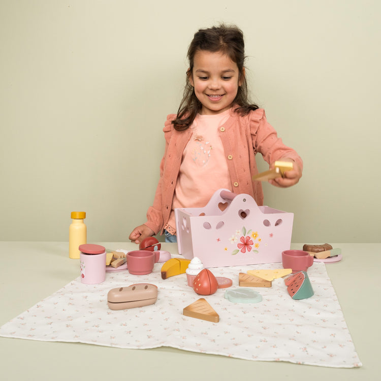 LITTLE DUTCH. Wooden picnic play set FSC