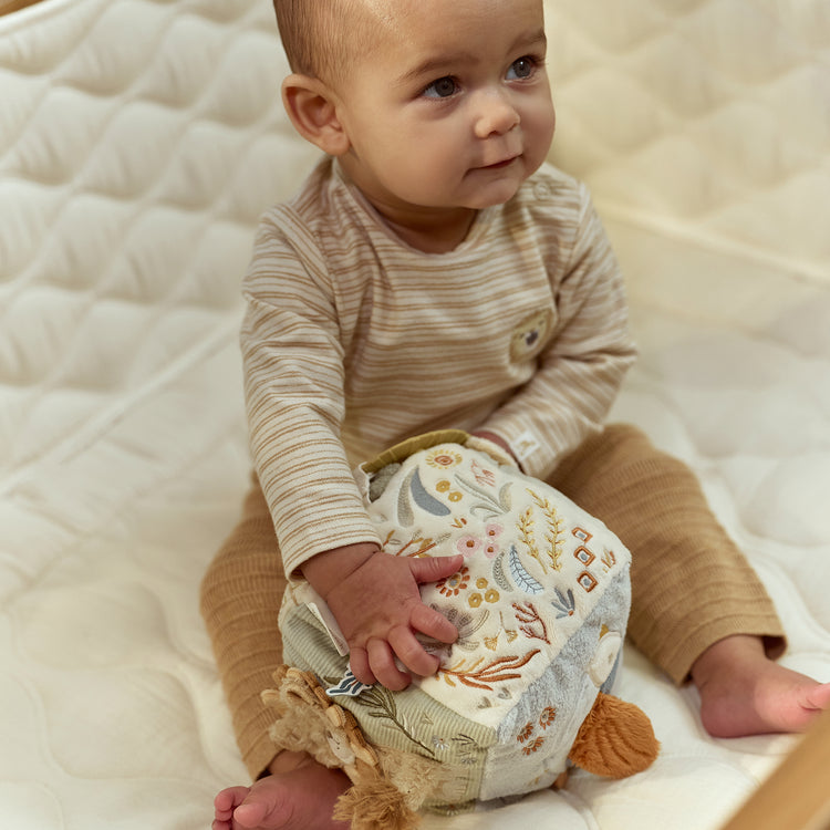 LITTLE DUTCH. Activity cube Safari Friends GRS