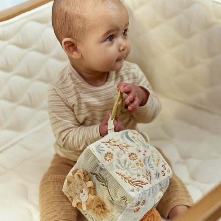 LITTLE DUTCH. Activity cube Safari Friends GRS