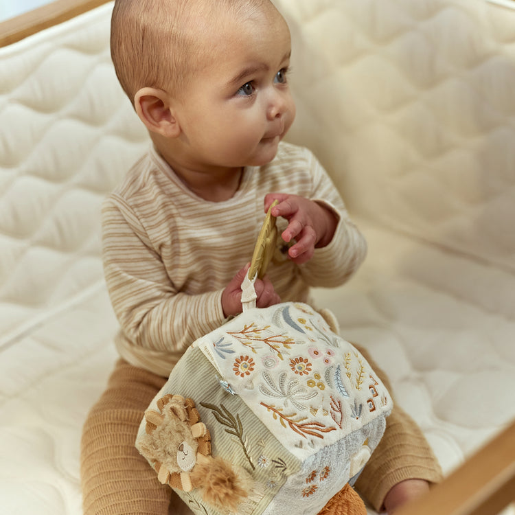 LITTLE DUTCH. Activity cube Safari Friends GRS