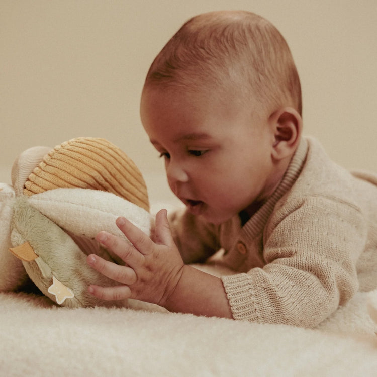 LITTLE DUTCH. Υφασμάτινη μπάλα με χειρολαβές Newborn Naturals GRS