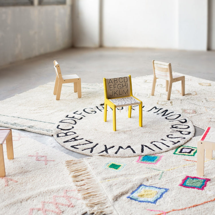 Lorena Canals. Kid's Chair Sillita Kaarol Earth