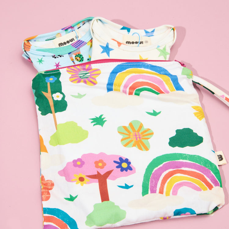 MOOUI. Dirty Clothes Bag - Dreamy Rainbows