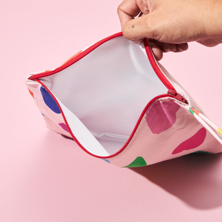 MOOUI. Dirty Clothes Bag - Whimsical Hearts