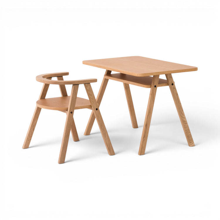 GROWING GREEN. Kid's table - Oak wood