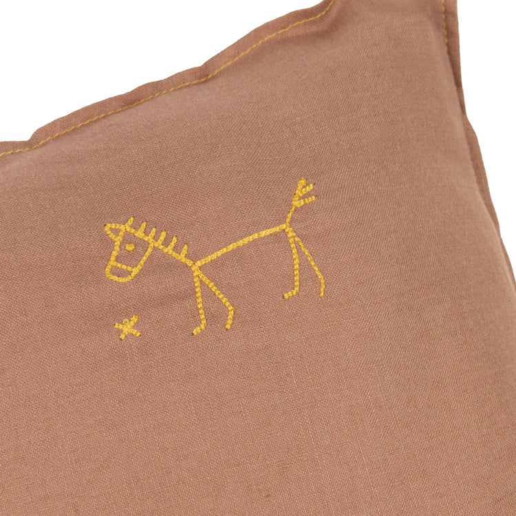 L1N0. Embroidered square cushion Noisette 45x45