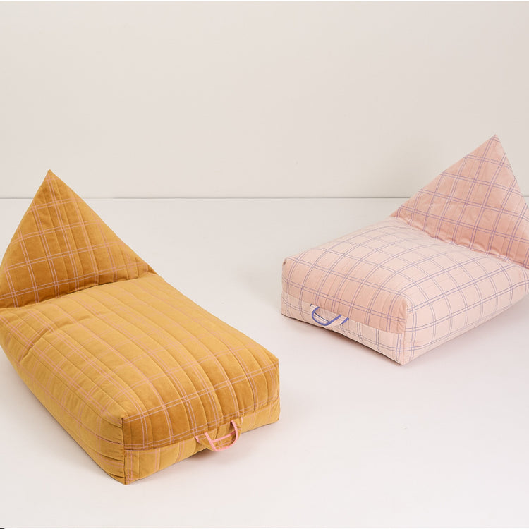 OASIS. Long beanbag - kid size - Eco-velvet Ochre pink windowpane