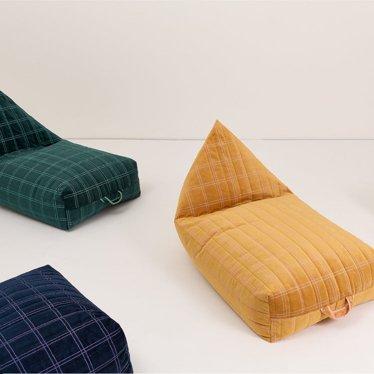 OASIS. Long beanbag - kid size - Eco-velvet Grey blue windowpane