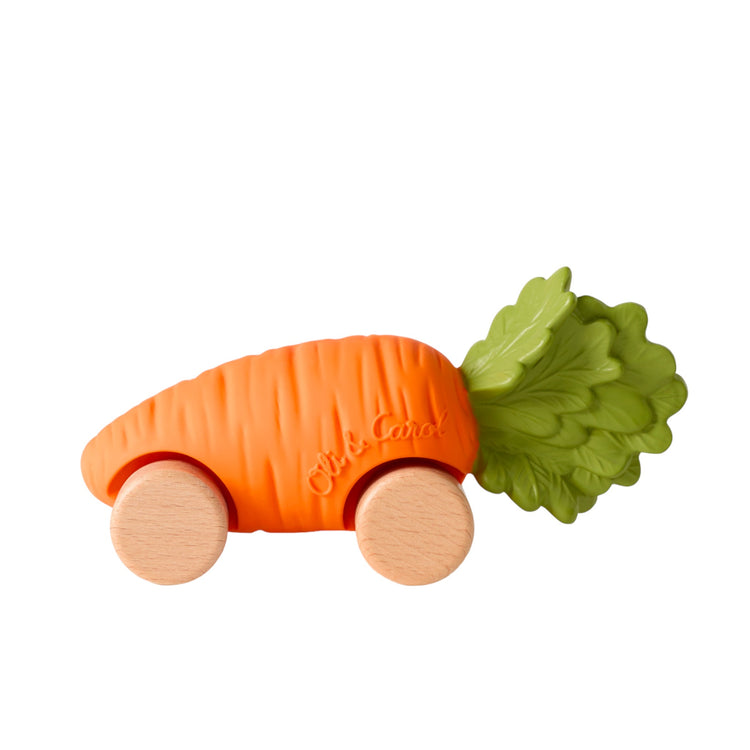OLI&CAROL. Μασητικό αυτοκινητάκι από φυσικό καουτσούκ με ξύλινες ρόδες Καρότο