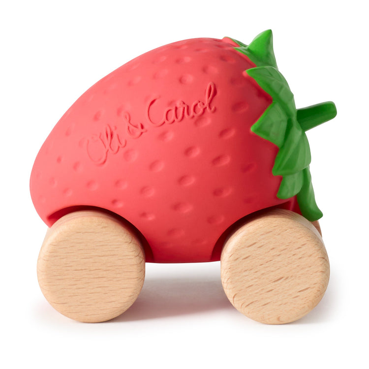 OLI&CAROL. Μασητικό αυτοκινητάκι από φυσικό καουτσούκ με ξύλινες ρόδες Φράουλα