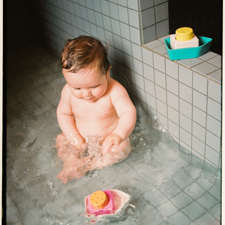 OLI&CAROL. Upcycled Rubber Bath Toy Boat Orange