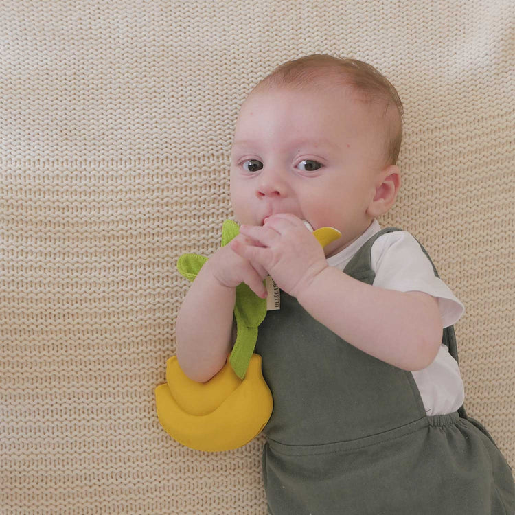 OLI&CAROL. Ana Banana Pacifier Case