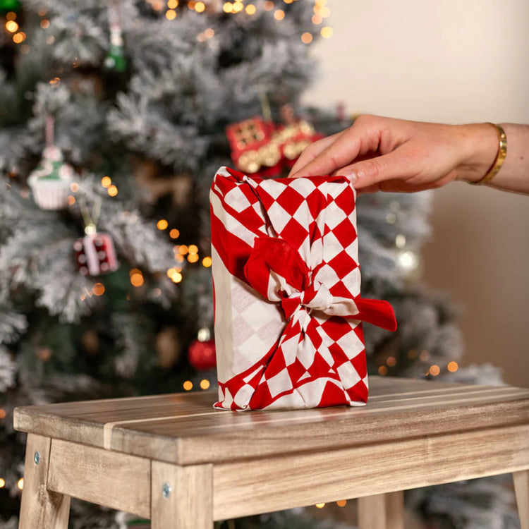 OUATE. Σετ παιδικό αφρόλουτρο και ενυδατική κρέμα σώματος με δώρο μαντήλι Furoshiki