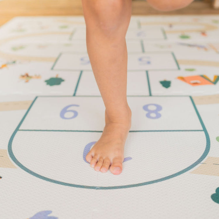 PLAY&GO. EEVAA playmat - puzzle - storage box - Hopscotch