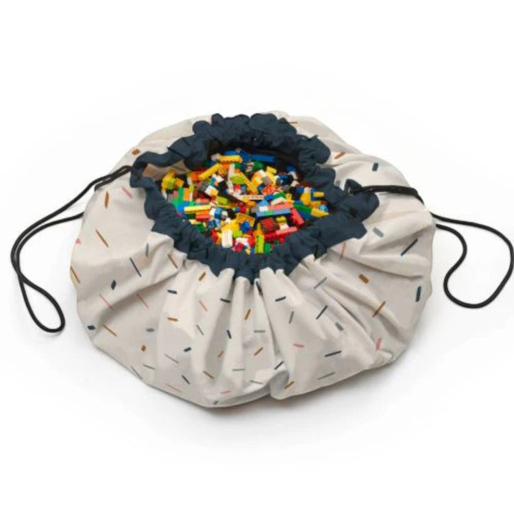 PLAY&GO. 2 in 1 storage bag and playmat. Confetti