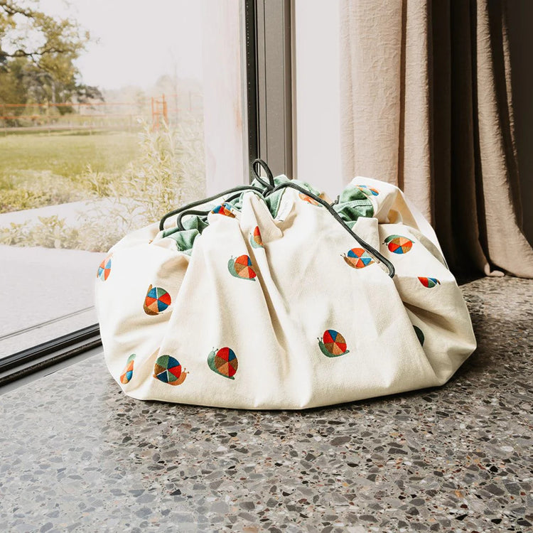 PLAY&GO. 2 in 1 storage bag and playmat. Snail