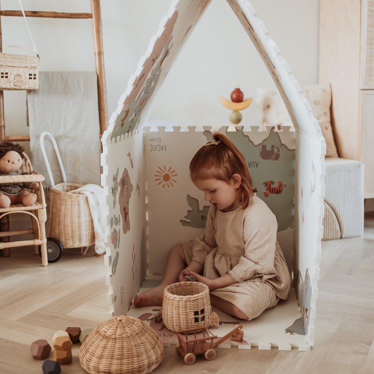 PLAY&GO. EEVAA playmat - puzzle - storage box - Worldmap