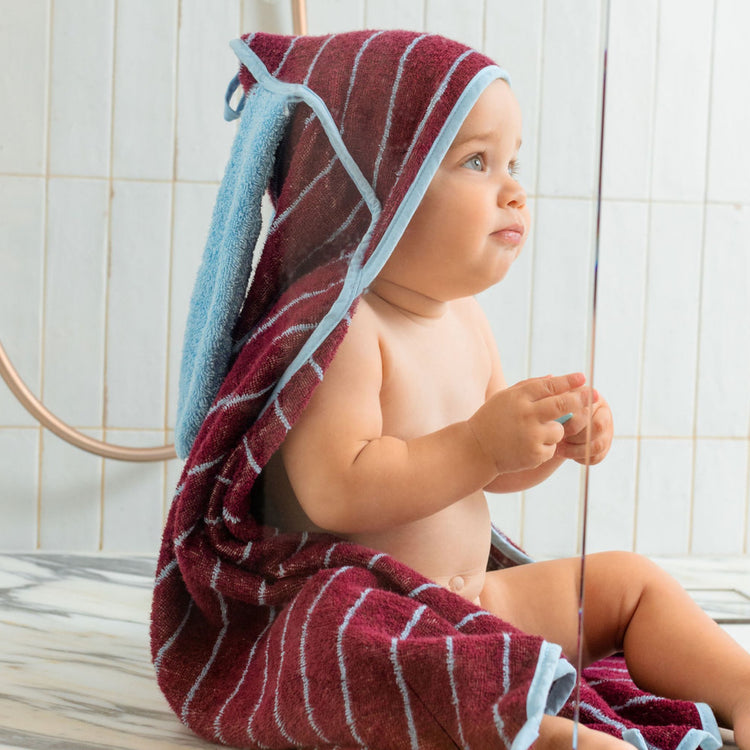 Quut. Cotton hooded towel Burgundy 75x75